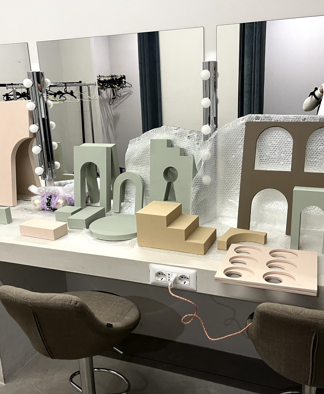 DUBL_BACKSTAGE_CUT_1